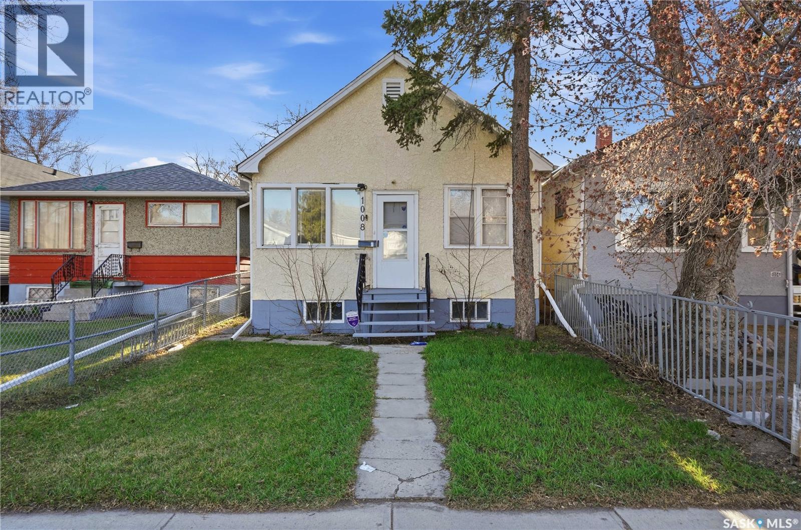 1008 Retallack STREET