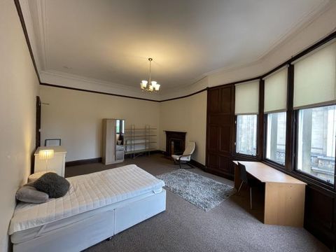 Flat 4, 13 Bank Street, Edinburgh EH1