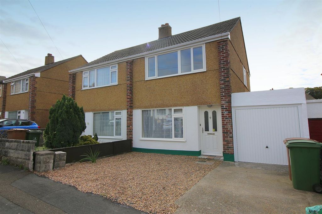 3 bed semi-detached house to rentDolphin Close, Plymstock, Plymouth PL9