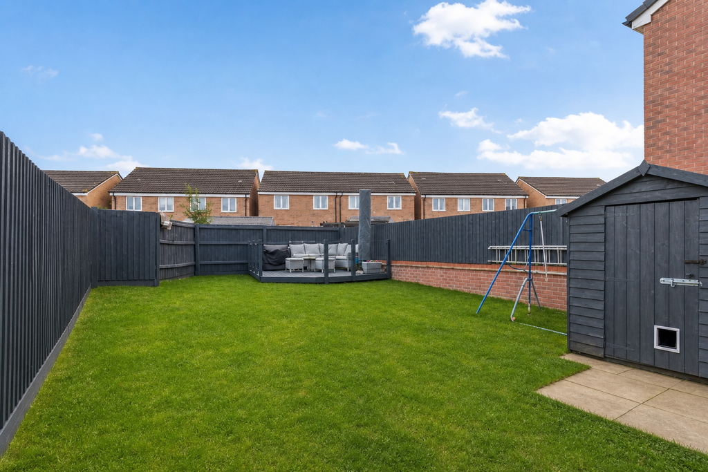 Additional image 3 of 3 bed semi-detached house to rentSiskin Grove, Leighton Buzzard LU7