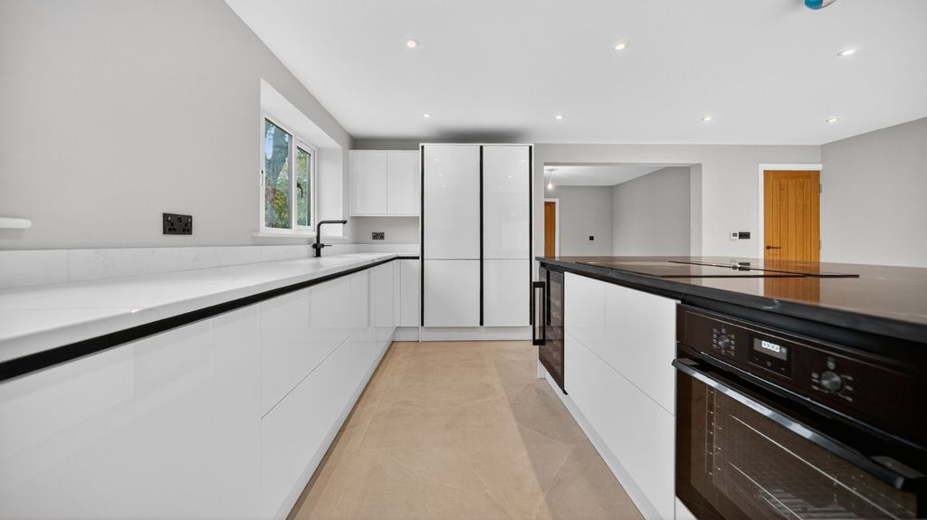 Additional image 9 of 5 bed detached house to rentLeeds Road, Bramhope, Leeds, West Yorkshire LS16