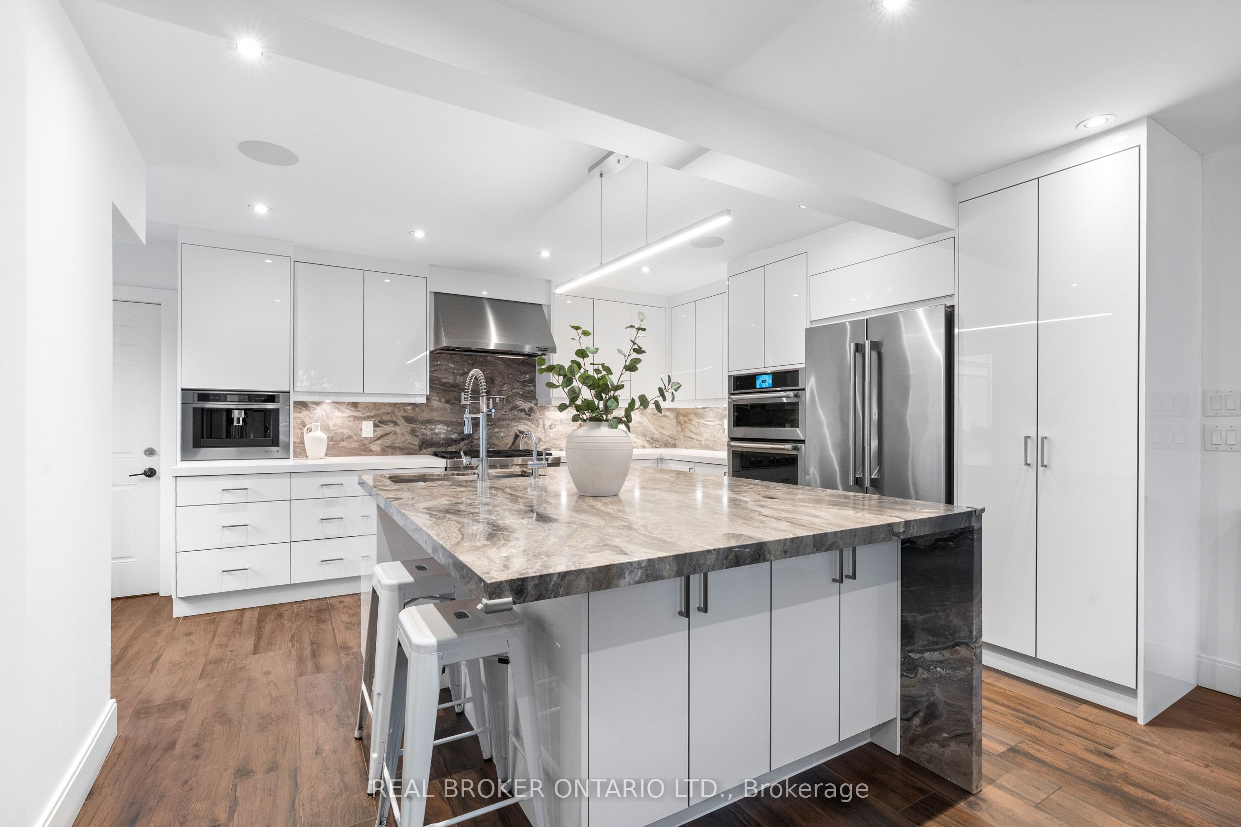 Additional image 4 of 17 Old Oak Road, Toronto, ON, M9A 2V9