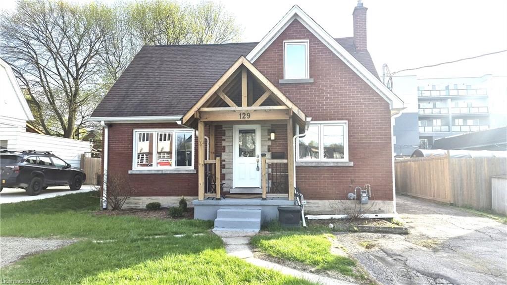 129 Moore Avenue S, Waterloo, ON, N2J 1X4