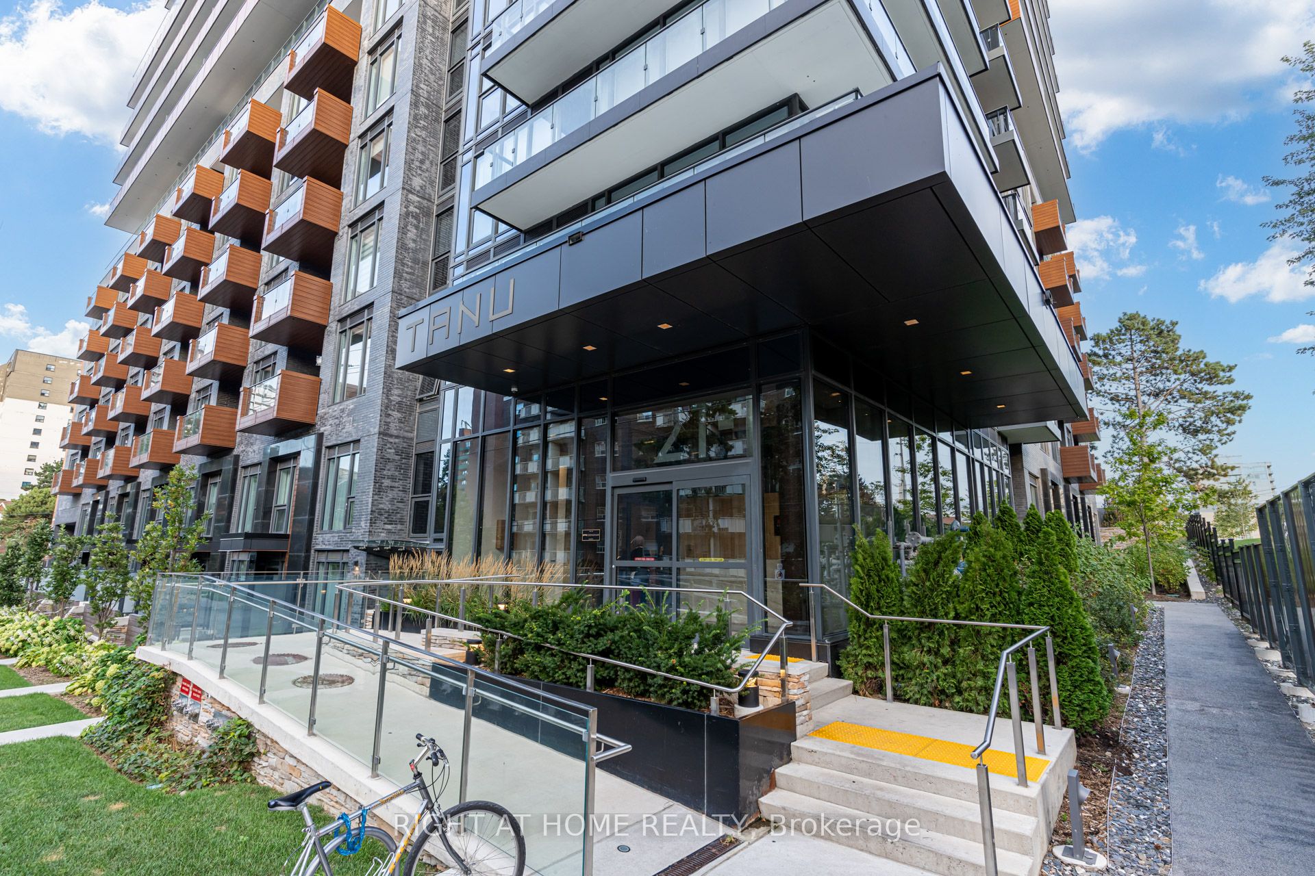 Additional image 2 of 506-21 Park Street E, Mississauga, ON, L5G 0C2