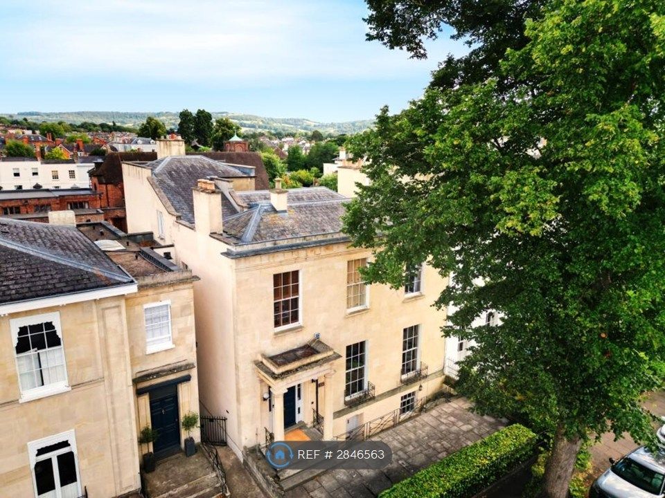 2 bed flat to rentPriory Street, Cheltenham GL52