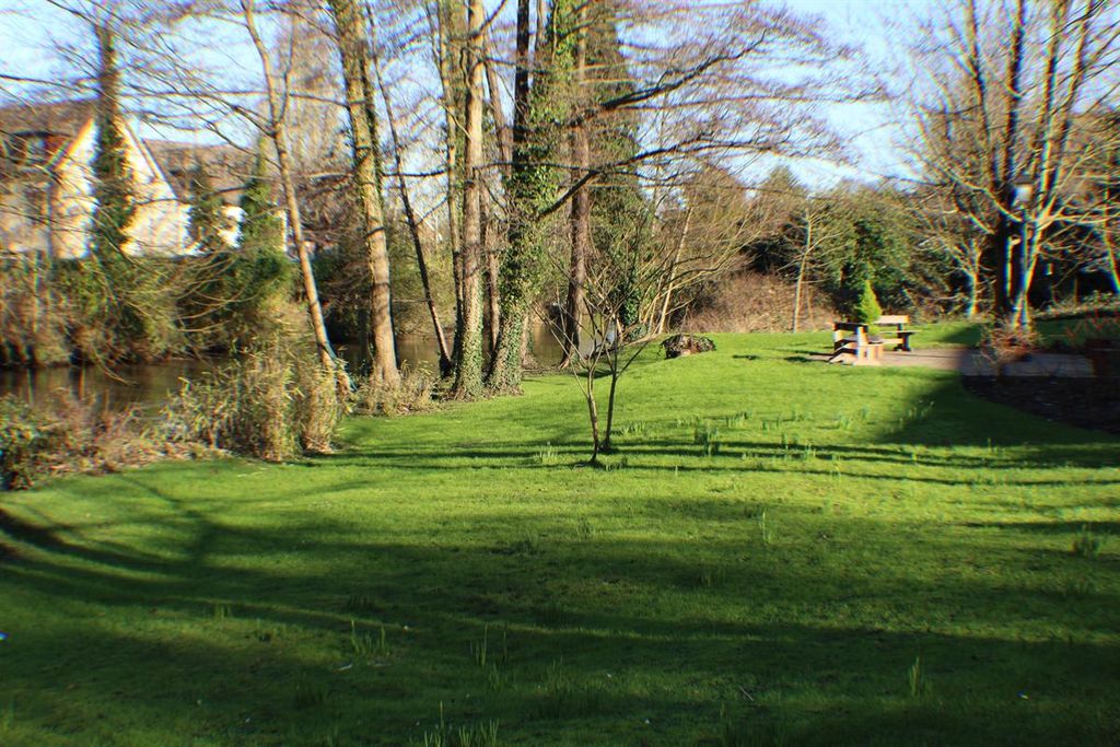 Additional image 10 of Studio to rent26 Weirview Place, Weyside Park, Godalming GU7