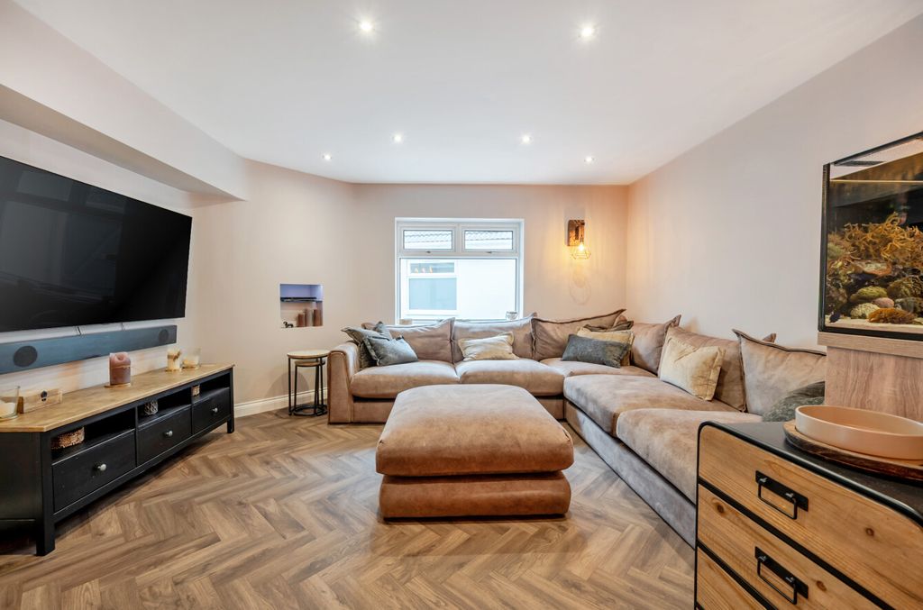 Additional image 3 of 4 bed bungalow to rentMaristow Avenue, Exmouth, Devon EX8