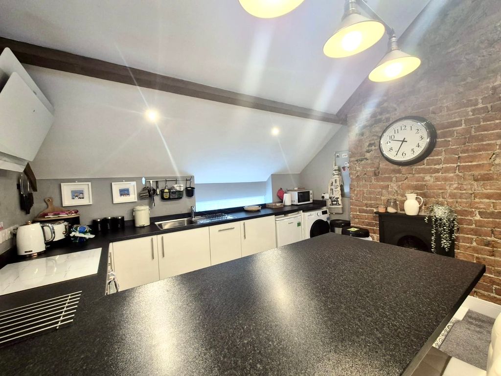 Additional image 2 of 3 bed property to rentBradenham Place, Penarth CF64