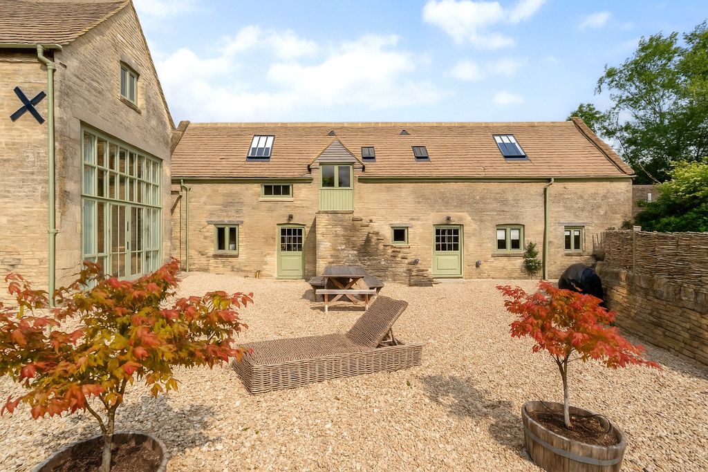 Additional image 3 of 5 bed detached house to rentWinson, Cirencester, Gloucestershire GL7