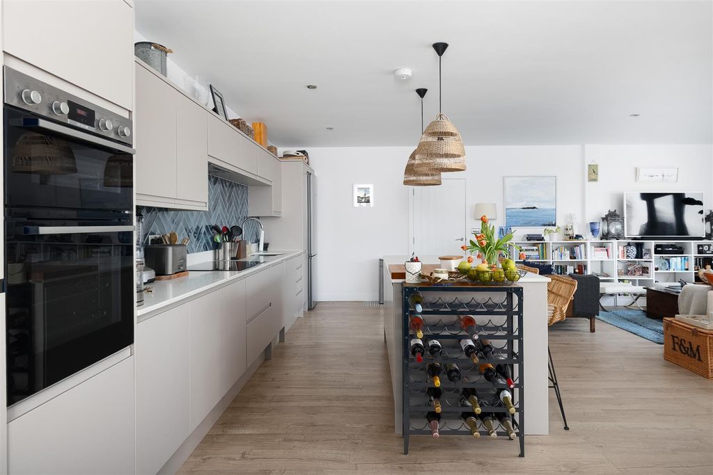 Additional image 9 of 3 bed flat for saleCraigie Drive, Plymouth PL1