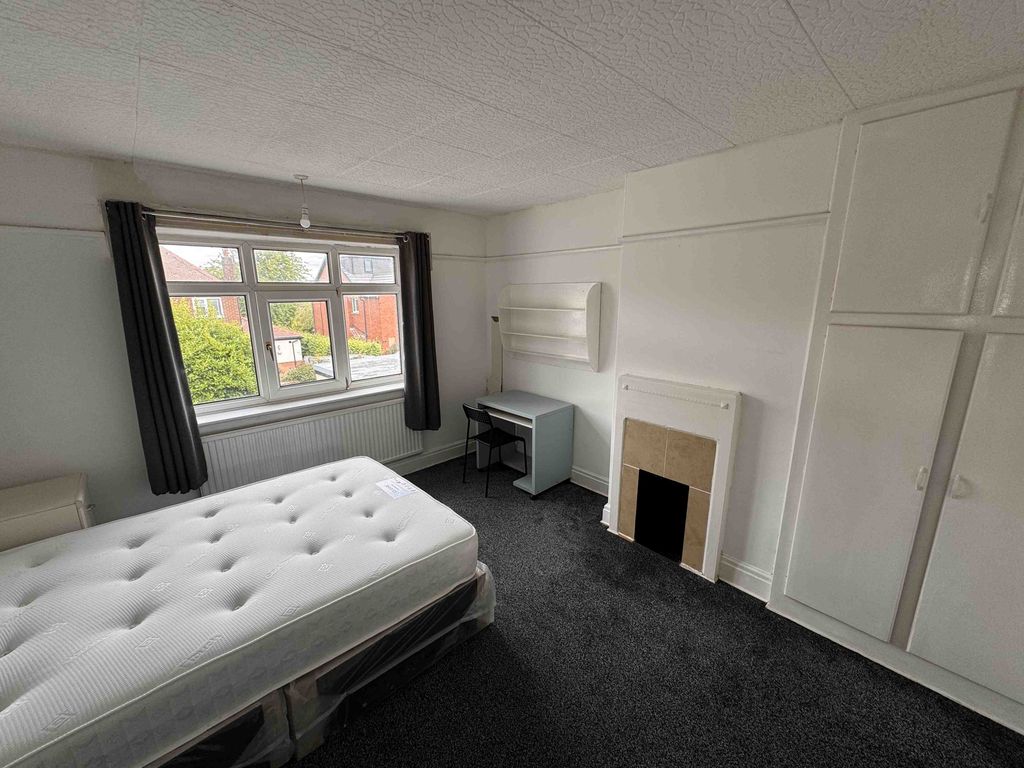 Additional image 4 of 4 bed semi-detached house to rentSt Annes Road, Headingley, Leeds LS6