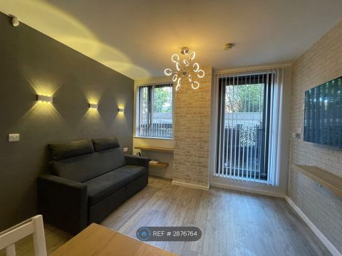 Blantyre Street, Manchester M15