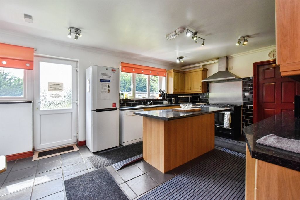 Additional image 13 of 6 bed property to rentTabernacle Road, Ammanford SA18
