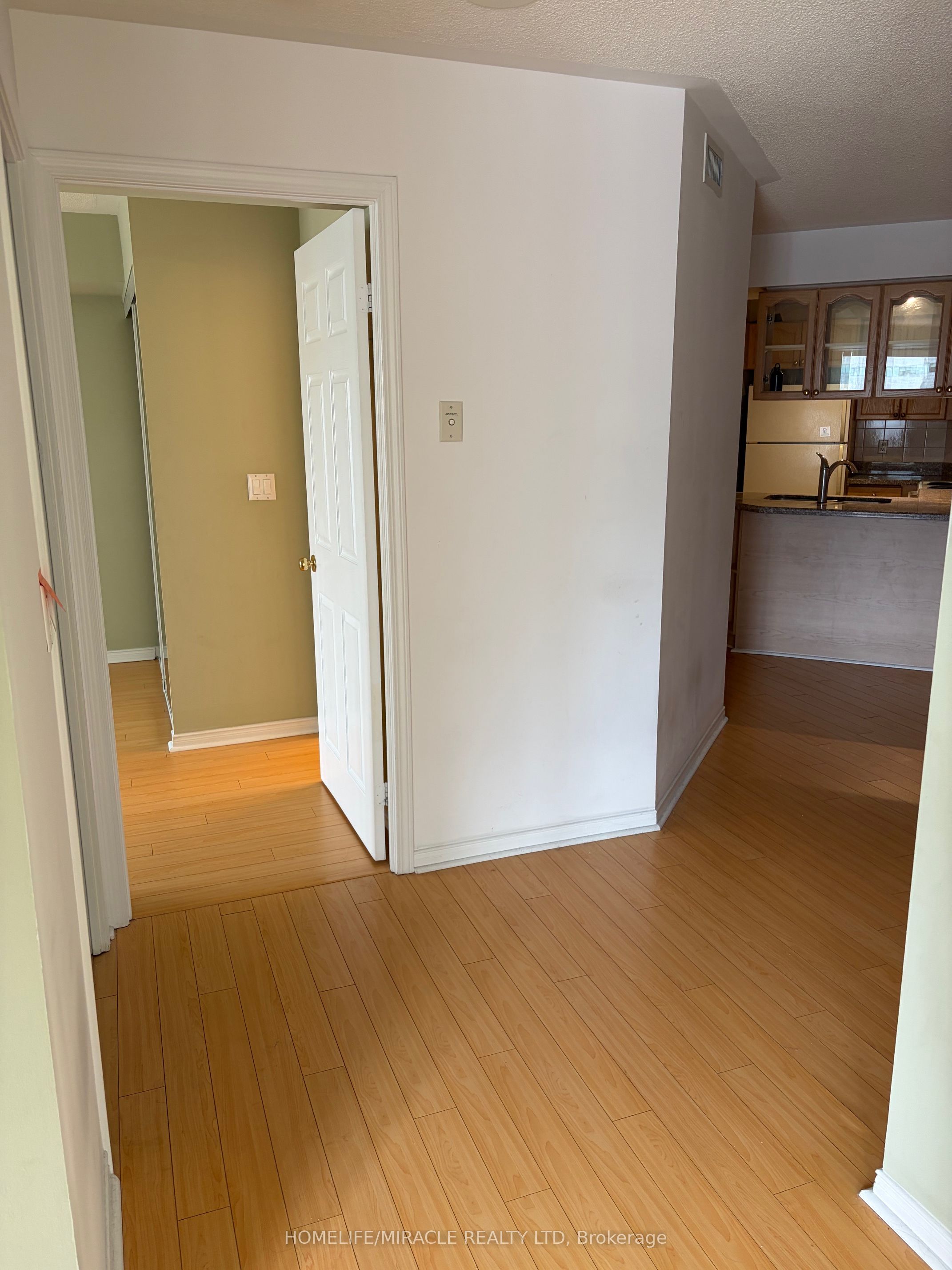 Additional image 6 of 504-909 Bay Street N, Toronto, ON, M5S 3G2