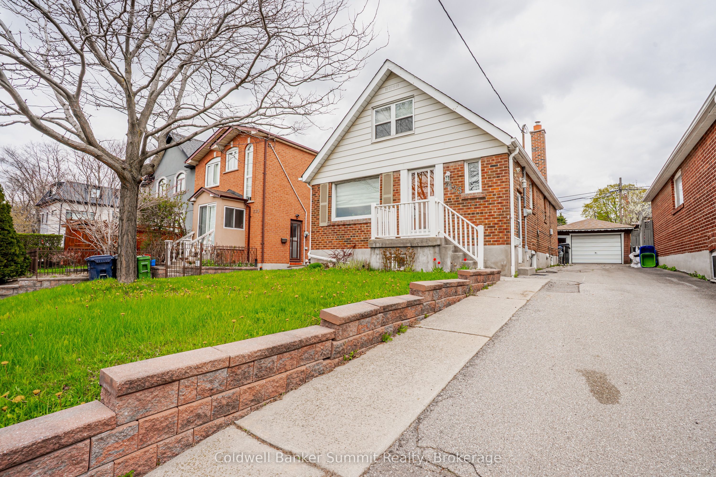 2123 Keele Street, Toronto, ON, M6M 3Z3