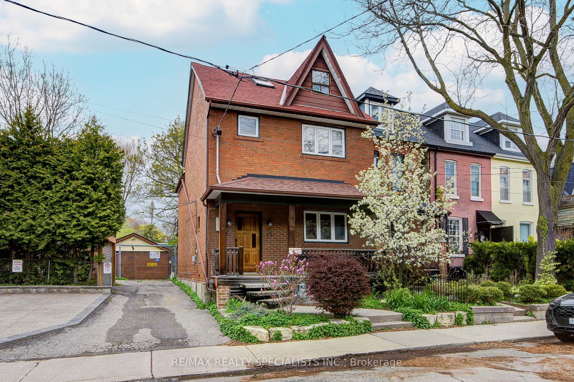 34 Saunders Avenue, Toronto, ON, M6R 1B8