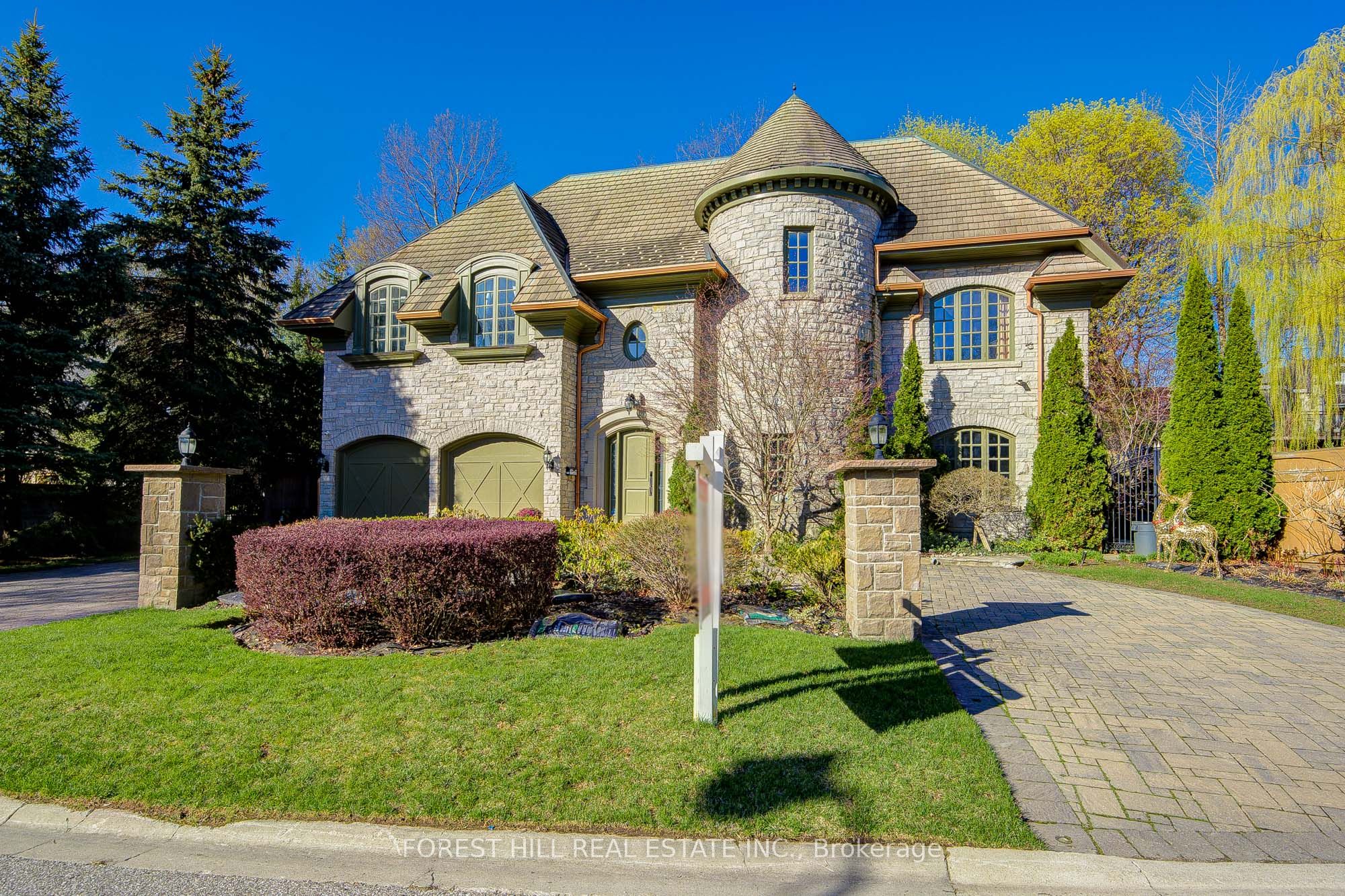 7 Legacy Court, Toronto, ON, M2L 2Y7
