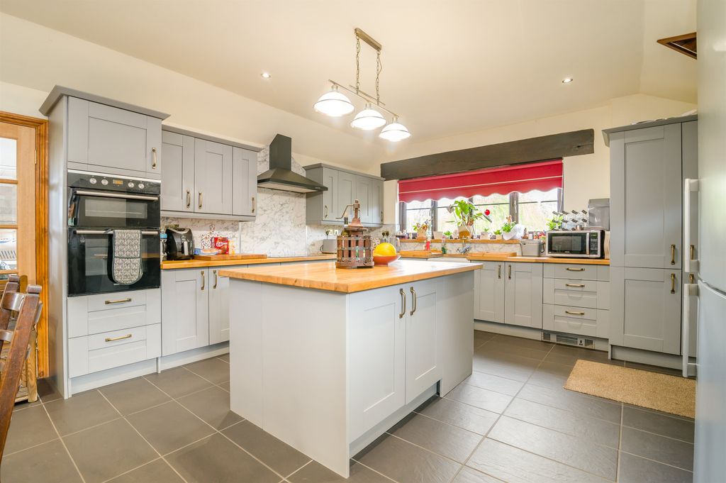 Additional image 7 of 8 bed bungalow for saleLlandenny, Usk, Monmouthshire NP15