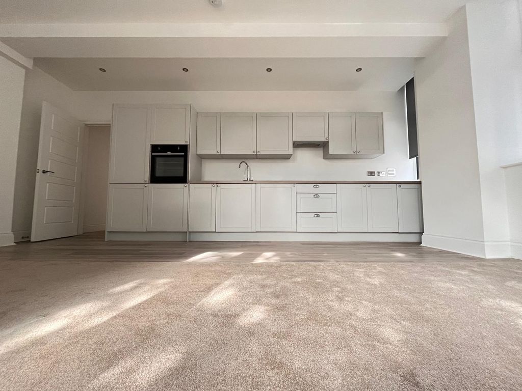 2 bed flat to rentSt Marys Gate, Derby DE1 photo 2