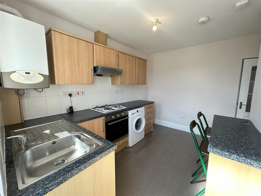 2 bed flat to rentNeedless Road, Perth PH2 photo 3