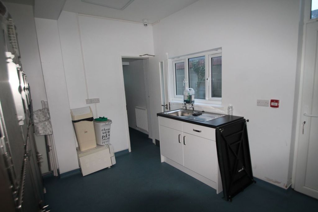 Additional image 5 of 5 bed flat for sale1 Vaughan Street, Rhyl, Denbighshire LL18