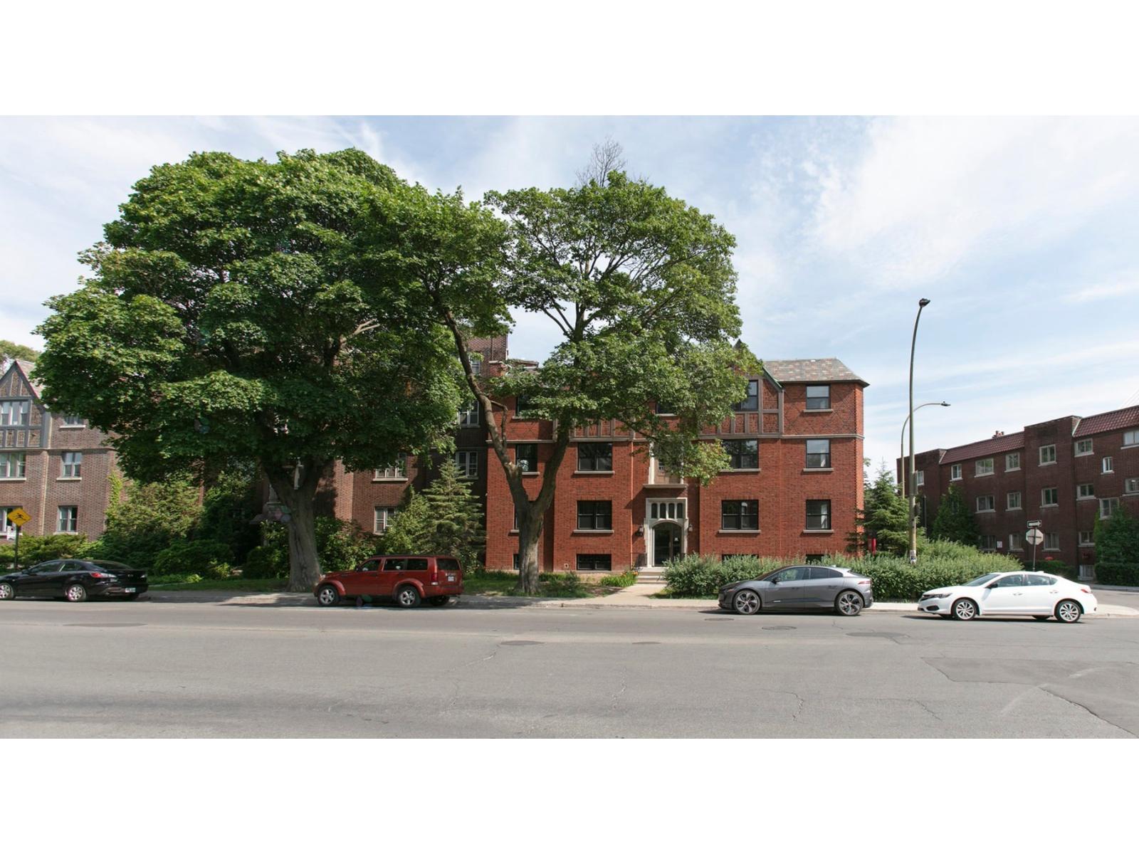 6878 Rue Sherbrooke O.
