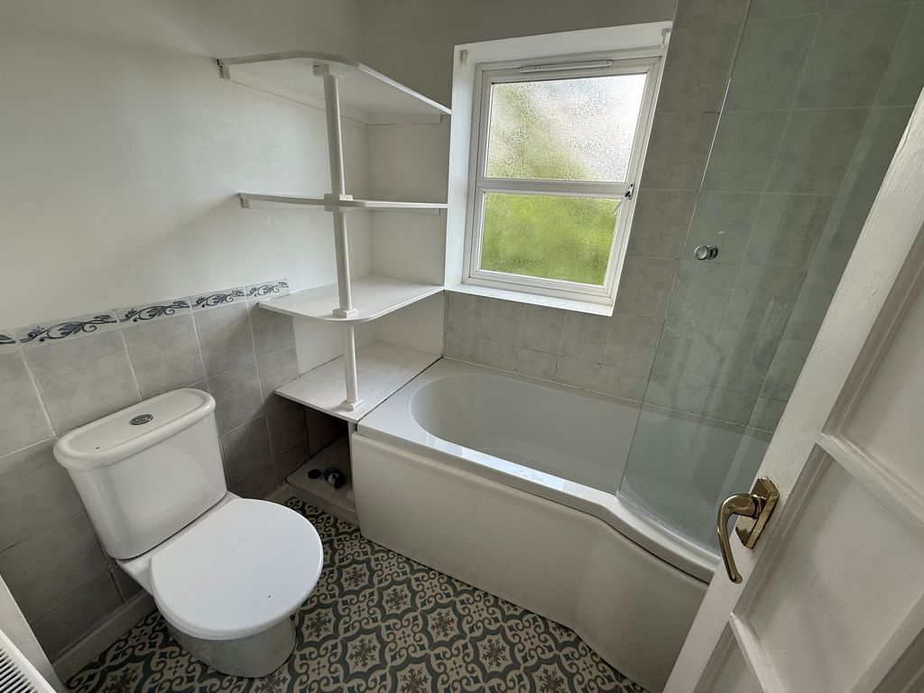 Additional image 8 of 3 bed property to rentGwscwm Road, Burry Port SA16