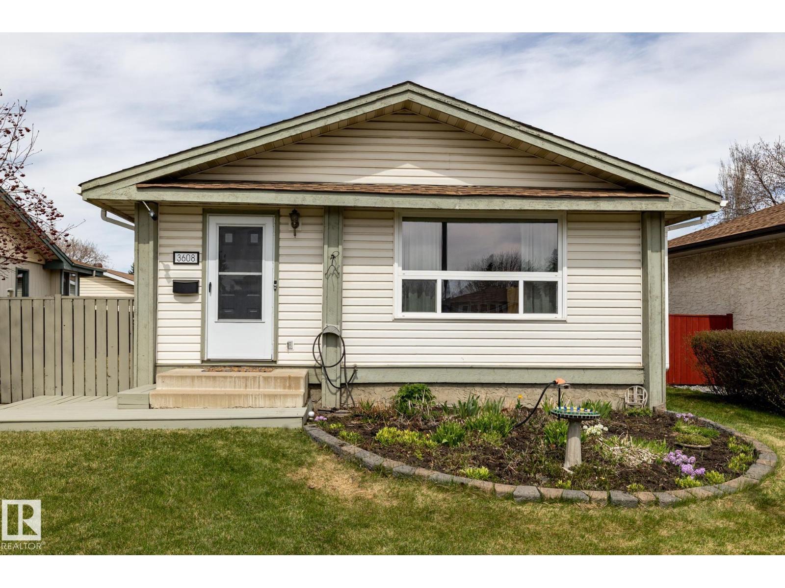 Additional image 3 of 3608 16a Avenue NW, Edmonton, AB, T6L2N4