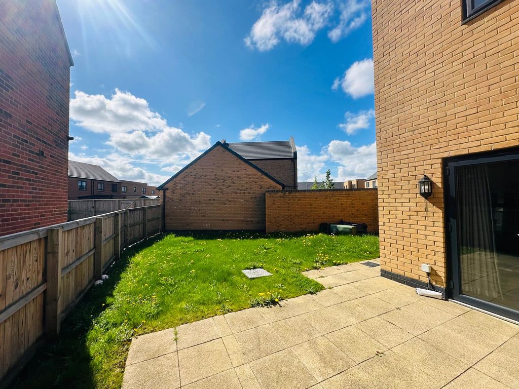 Additional image 3 of 4 bed detached house to rentAspen Close, Birtley DH3