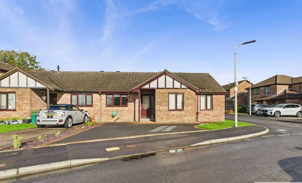 3 bed semi-detached bungalow to rentCottesmore Way, Cross Inn, Pontyclun CF72