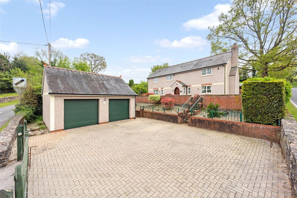 4 bed equestrian for saleCefn-Y-Bedd, Wrexham LL12