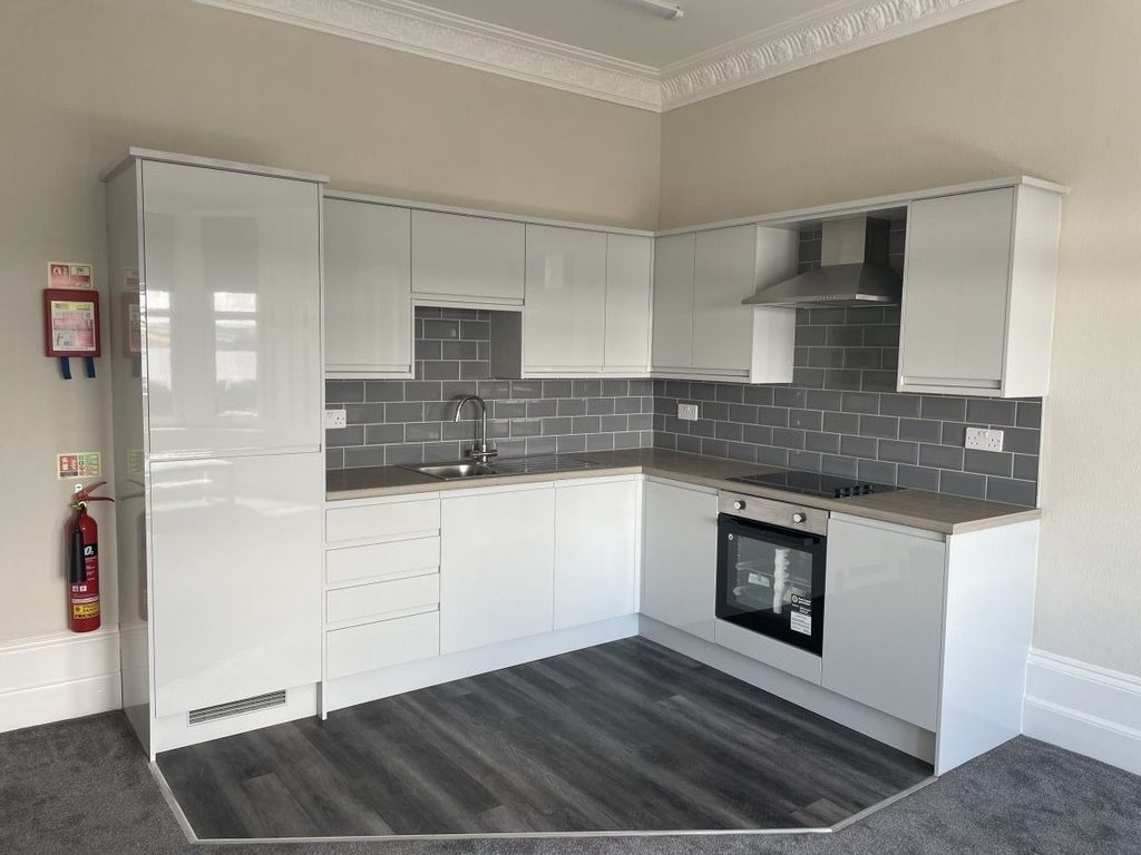 4 bed flat to rent378 Perth Road, Dundee DD2 photo 5