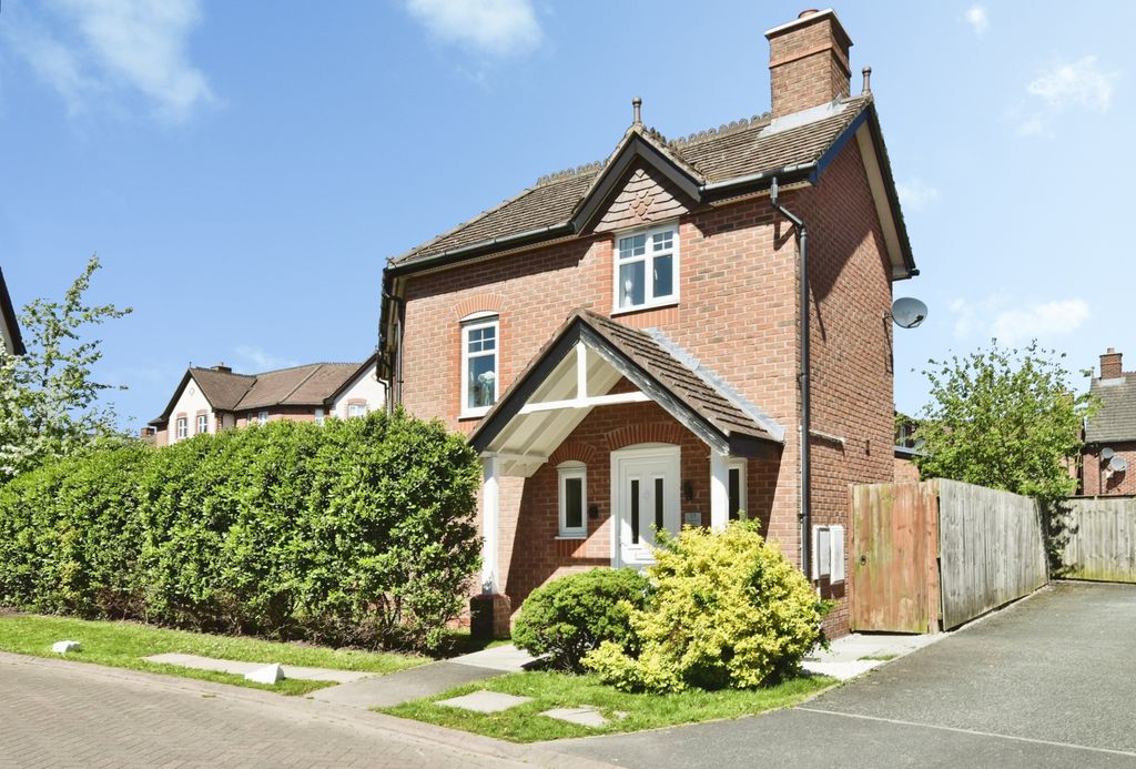 3 bed semi-detached house for saleSandmoor Place, Lymm WA13