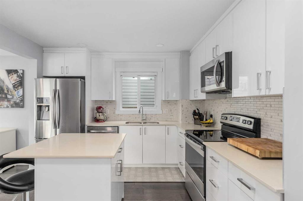 Additional image 6 of 76 Woodborough Crescent SW, Calgary, AB, T2W 5A2