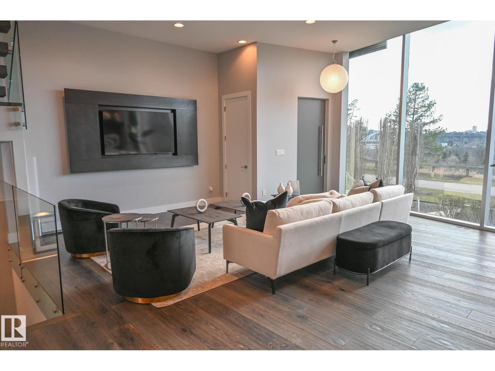 Additional image 4 of 9509 99b Street NW, Edmonton, AB, T6E3X1