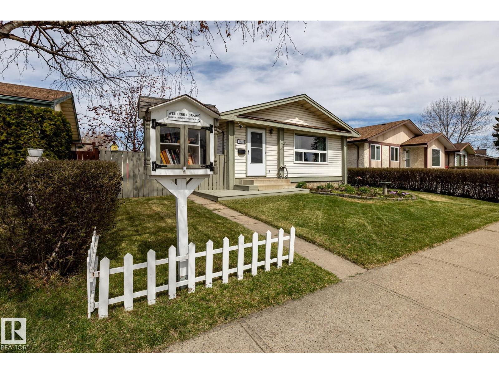 3608 16a Avenue NW, Edmonton, AB, T6L2N4