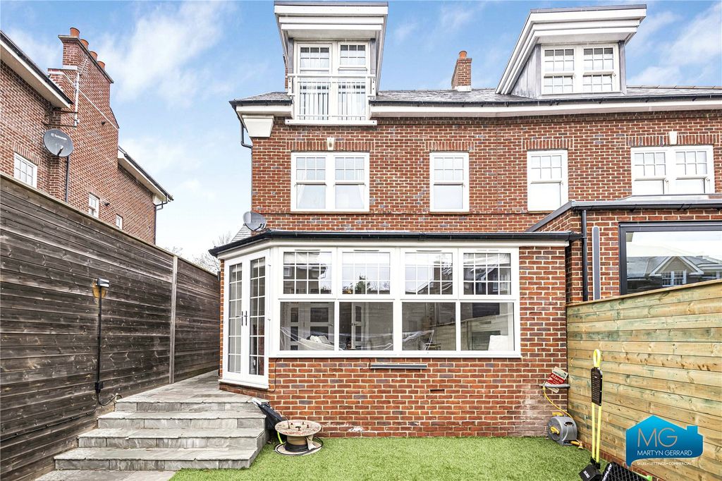 Additional image 37 of 4 bed semi-detached house to rentBunns Lane, Mill Hill, London NW7