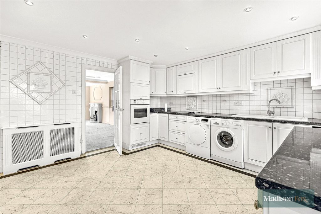 Additional image 11 of 3 bed flat for saleManor Road, Chigwell, Essex IG7