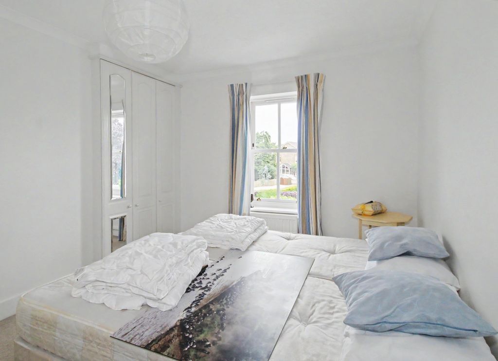 Additional image 8 of 3 bed detached house to rentBrisson Close, West End, Esher KT10