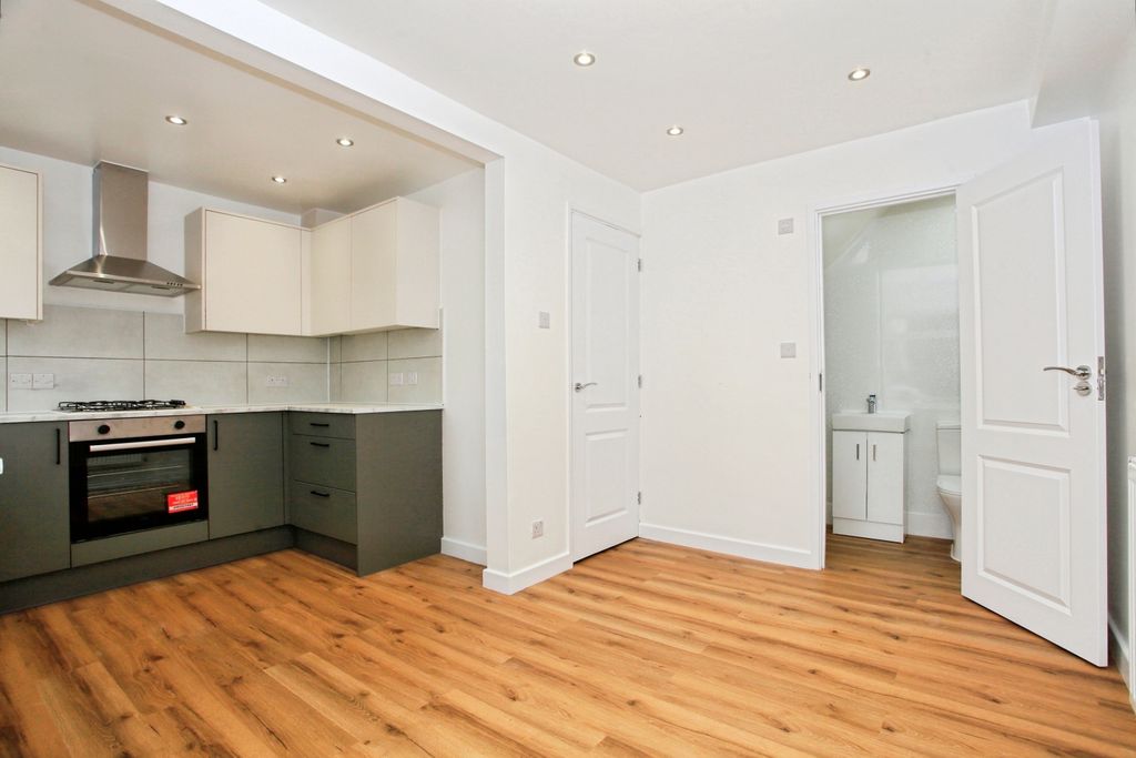 Additional image 8 of 5 bed semi-detached house to rentBathurst, Peterborough PE2