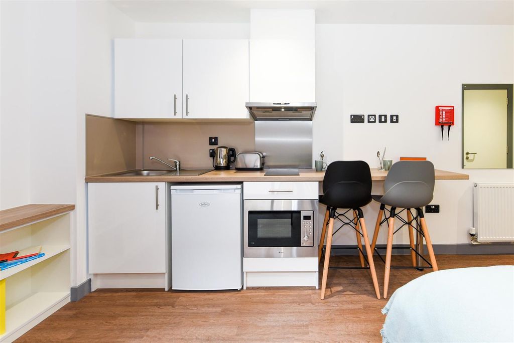 Studio to rentGreat Patrick Street, Belfast BT1 photo 5