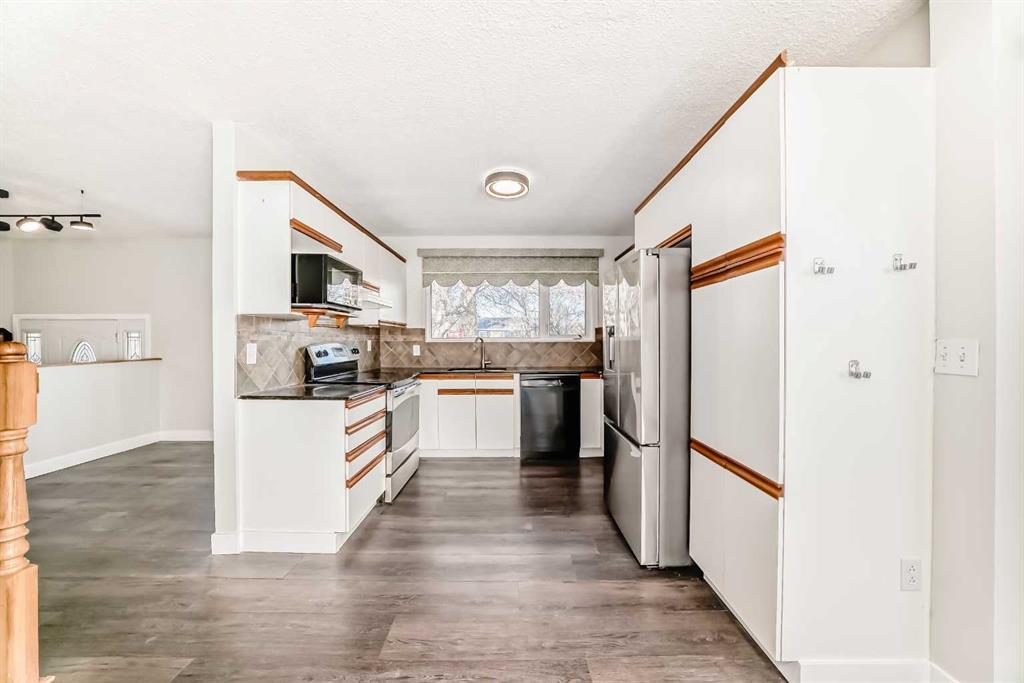 Additional image 5 of 2831 63 Avenue SW, Calgary, AB, T3E5J6