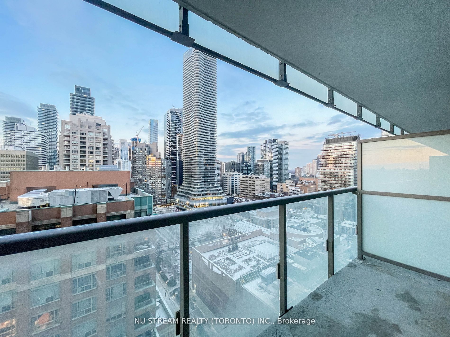 1806-37 Grosvenor Street, Toronto, ON, M4Y 3G5