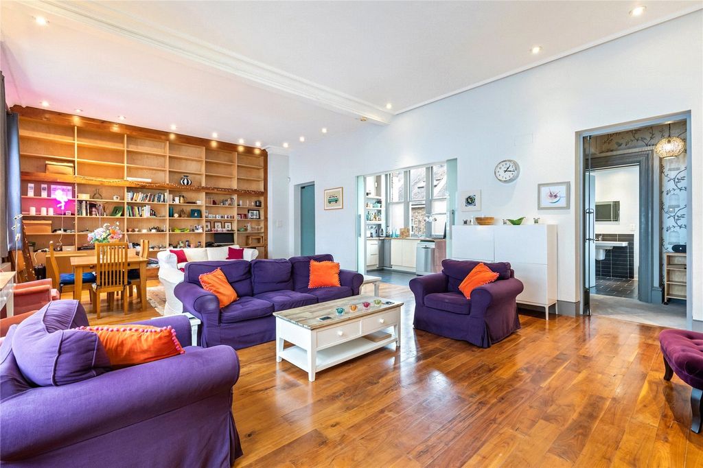 Additional image 2 of 2 bed flat to rentPrinces Street, Brighton, East Sussex BN2