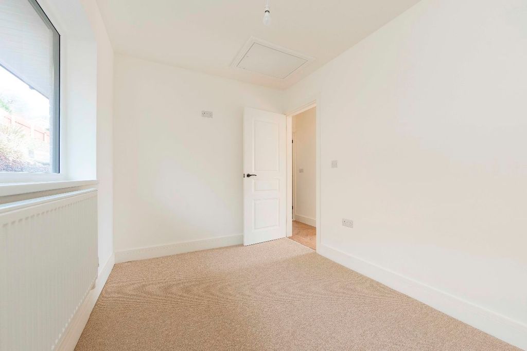 Additional image 20 of 3 bed bungalow to rentAshgrove, Edwardsville, Treharris CF46