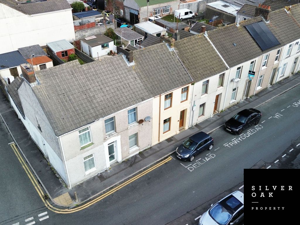 3 bed terraced house to rentLakefield Road, Llanelli, Carmarthenshire SA15