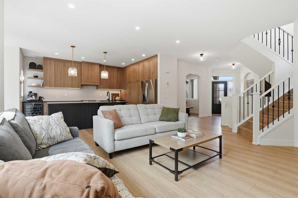 Additional image 4 of 15 Valley Stream Manor NW, Calgary, AB, T3B5V9