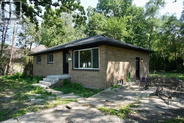 955 Roseland , Windsor, ON, N9G1T9