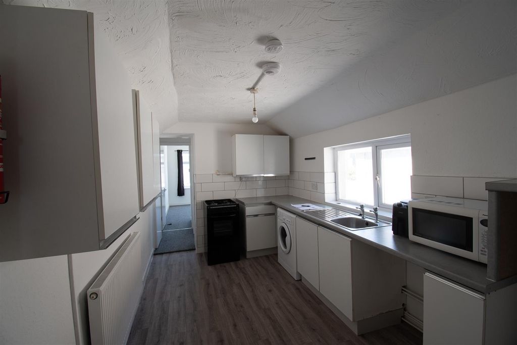 Additional image 4 of 2 bed flat to rentNewland Street, Barry CF62