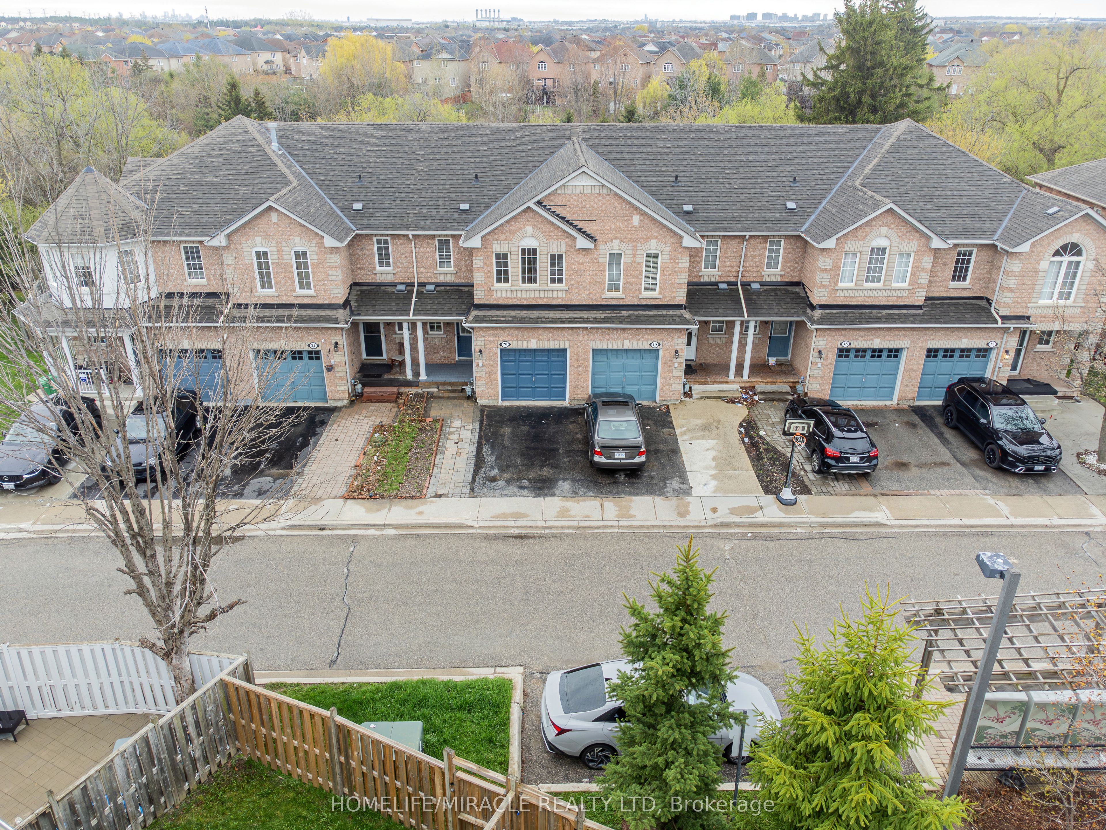 20-21 Eastview Gate, Brampton, ON, L6P 1P6